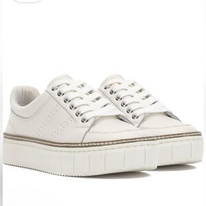 NWOB $80 Vince Camuto Rezelli Lace-Up Sneaker - 9.5